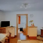 شقة 